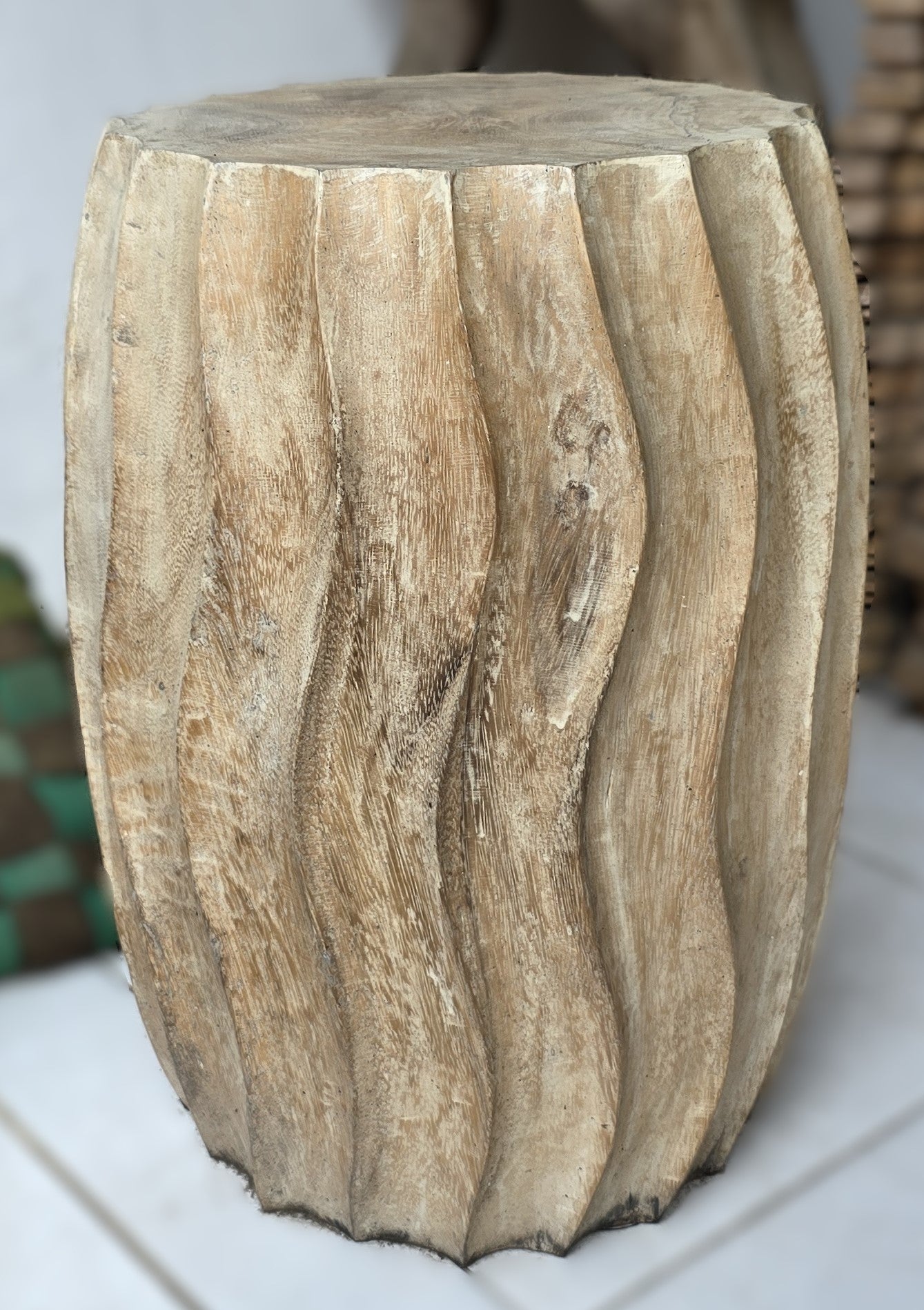 Tabouret MELEMBAI en bois de Suar