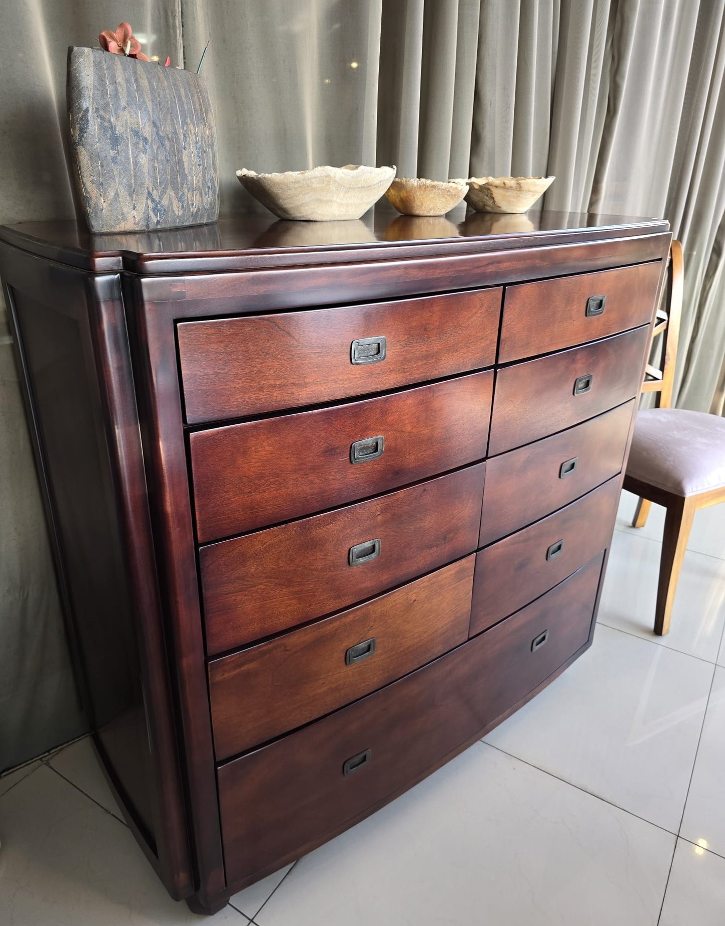 Mahogany chest of drawers