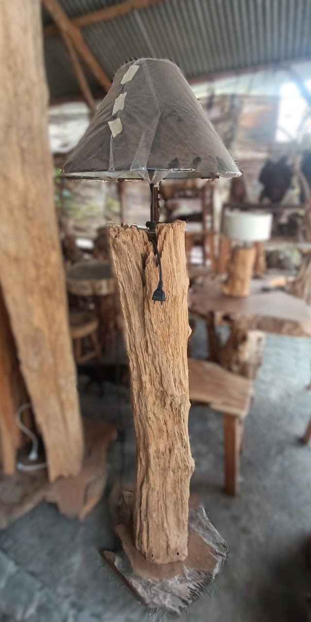 'Cabang Besar' Lamp in Teak